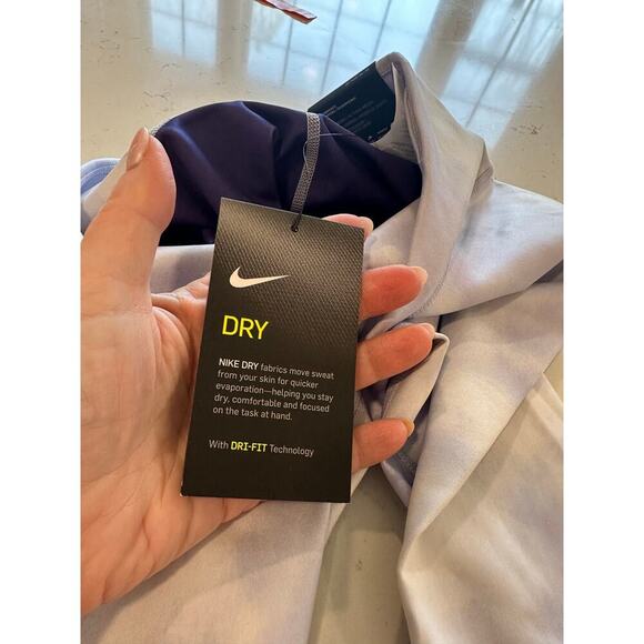 The Nike One Tight Fit Leggings - Picture 6 of 6